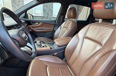 Позашляховик / Кросовер Audi Q7 2017 в Володимирі
