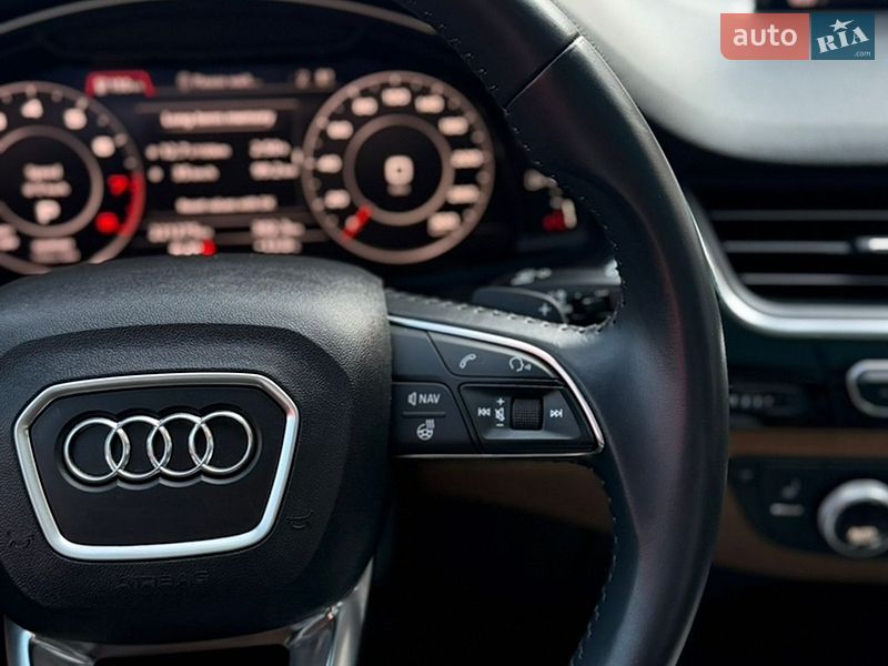 Позашляховик / Кросовер Audi Q7 2017 в Володимирі