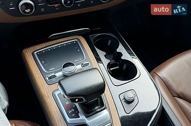 Позашляховик / Кросовер Audi Q7 2017 в Володимирі