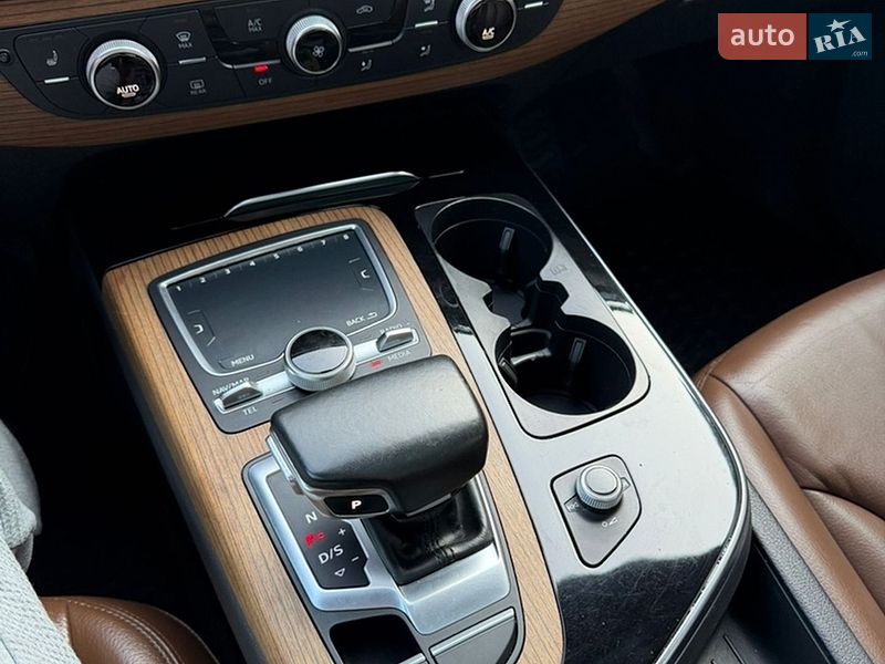 Позашляховик / Кросовер Audi Q7 2017 в Володимирі