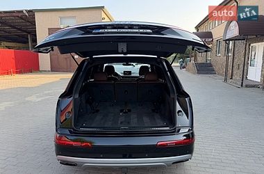 Позашляховик / Кросовер Audi Q7 2017 в Володимирі