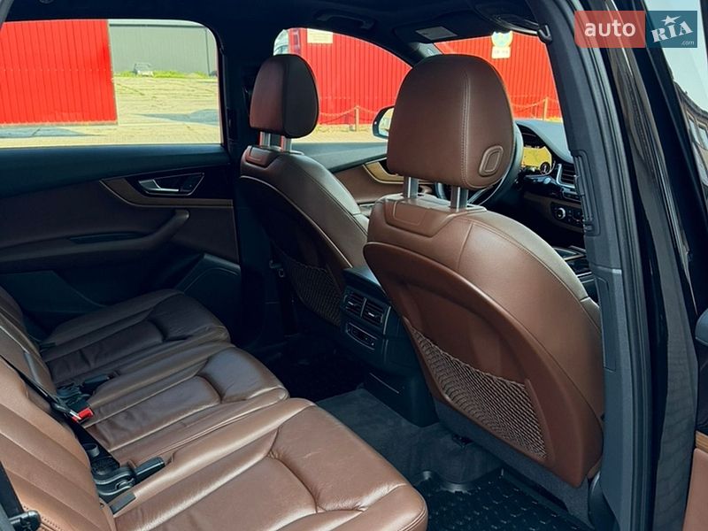 Позашляховик / Кросовер Audi Q7 2017 в Володимирі