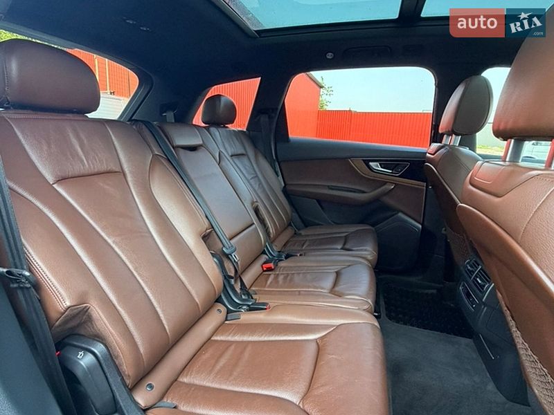 Позашляховик / Кросовер Audi Q7 2017 в Володимирі