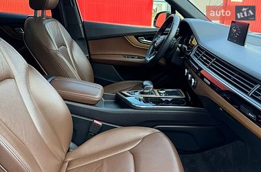 Позашляховик / Кросовер Audi Q7 2017 в Володимирі