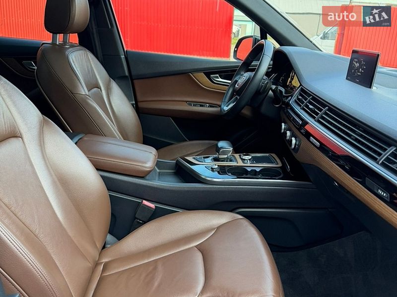 Позашляховик / Кросовер Audi Q7 2017 в Володимирі