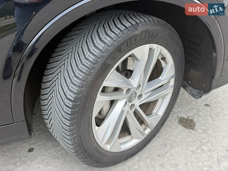 Позашляховик / Кросовер Audi Q7 2020 в Новояворівську