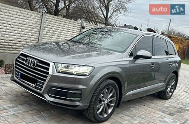Позашляховик / Кросовер Audi Q7 2016 в Рівному