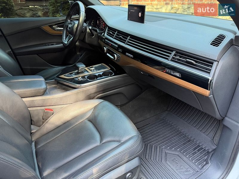 Внедорожник / Кроссовер Audi Q7 2016 в Киеве