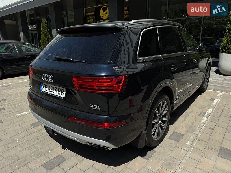 Позашляховик / Кросовер Audi Q7 2016 в Дніпрі