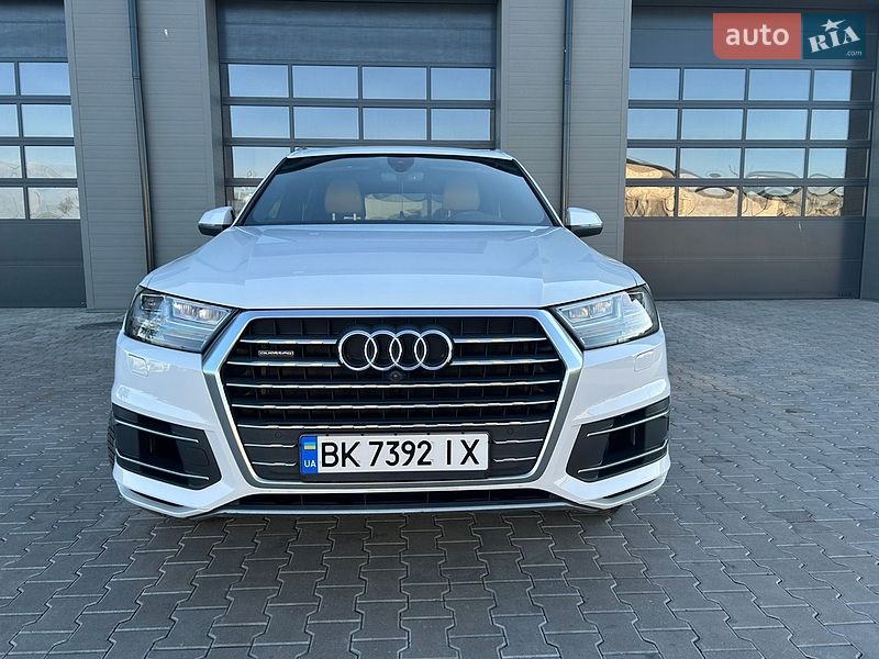 Внедорожник / Кроссовер Audi Q7 2016 в Сарнах