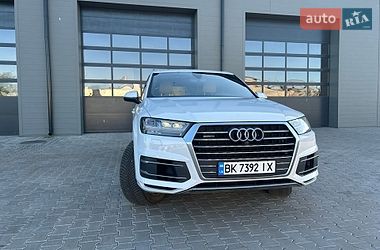 Внедорожник / Кроссовер Audi Q7 2016 в Сарнах