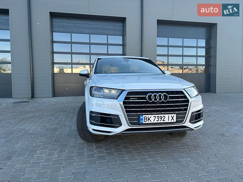 Внедорожник / Кроссовер Audi Q7 2016 в Сарнах