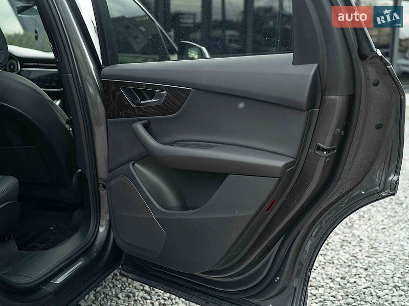Внедорожник / Кроссовер Audi Q7 2020 в Черновцах