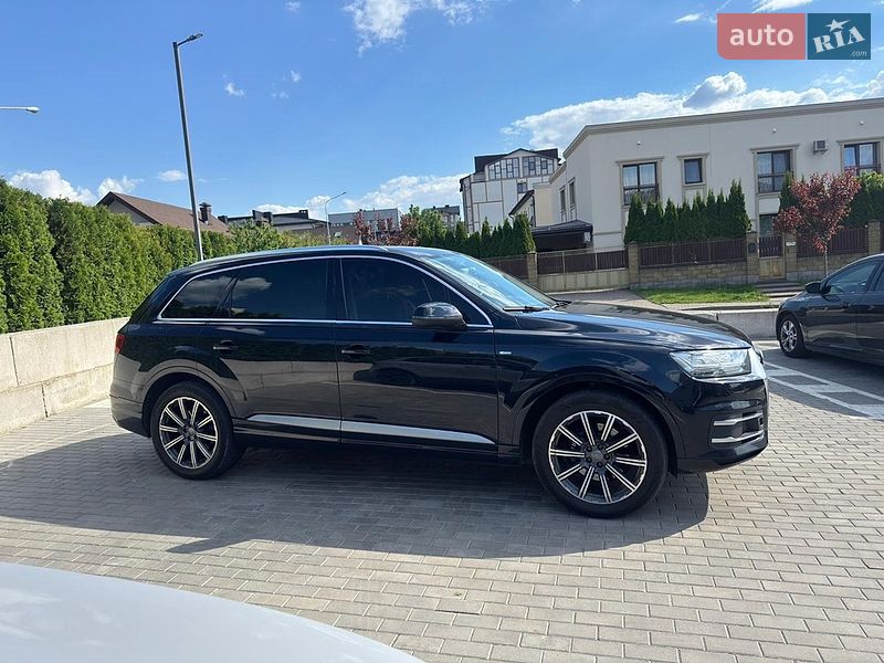Позашляховик / Кросовер Audi Q7 2015 в Рівному