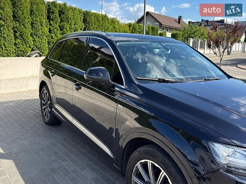 Позашляховик / Кросовер Audi Q7 2015 в Рівному