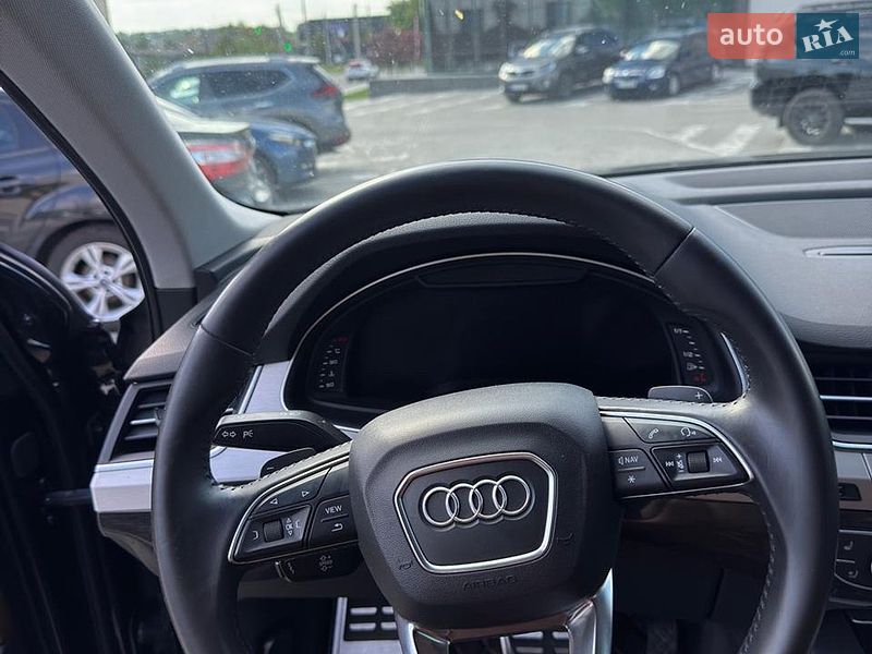 Позашляховик / Кросовер Audi Q7 2015 в Рівному