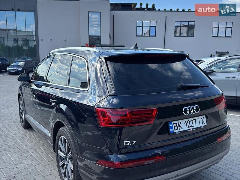 Позашляховик / Кросовер Audi Q7 2015 в Рівному