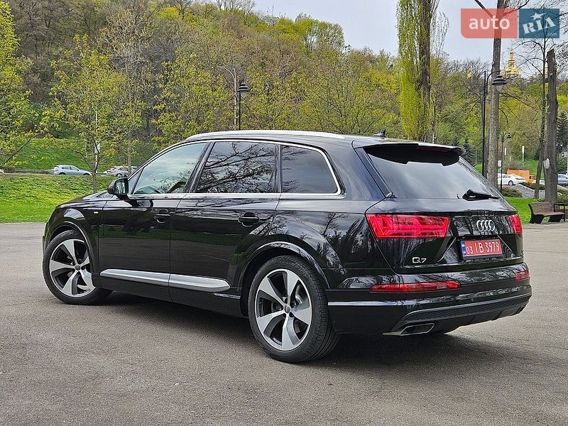 Внедорожник / Кроссовер Audi Q7 2015 в Киеве