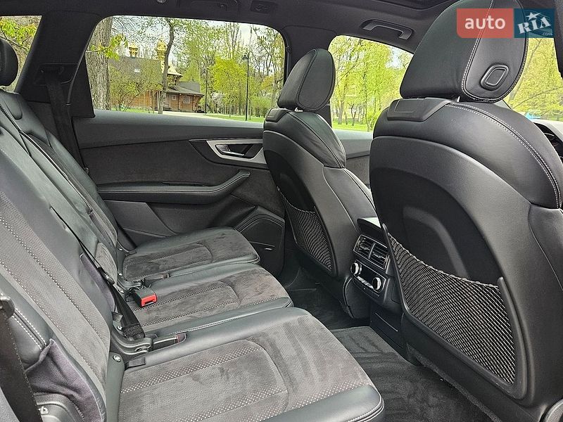 Внедорожник / Кроссовер Audi Q7 2015 в Киеве