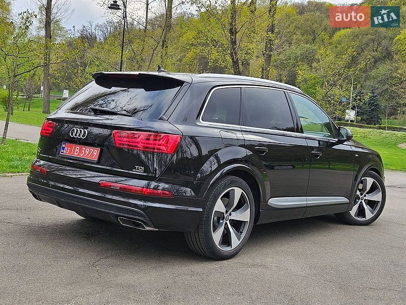 Внедорожник / Кроссовер Audi Q7 2015 в Киеве