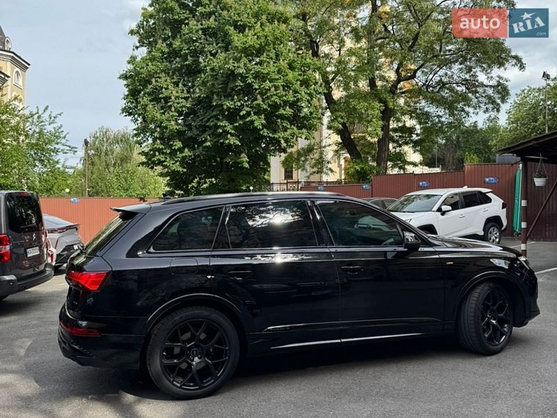 Внедорожник / Кроссовер Audi Q7 2025 в Киеве