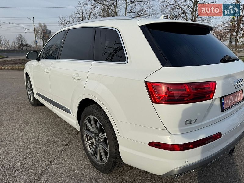 Позашляховик / Кросовер Audi Q7 2016 в Дніпрі