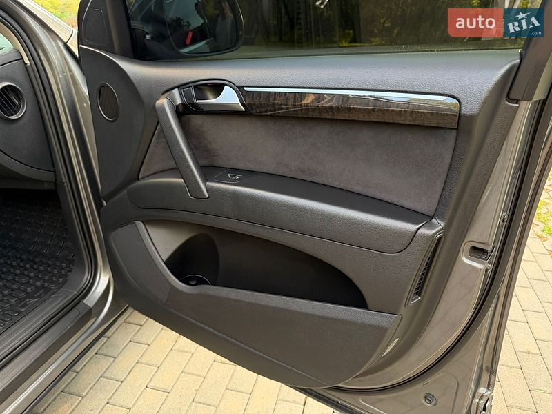 Позашляховик / Кросовер Audi Q7 2013 в Мукачевому