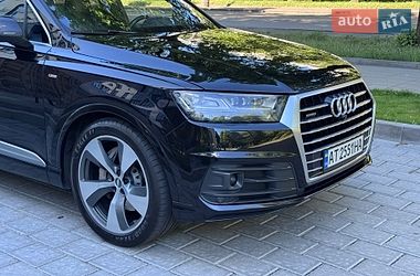 Позашляховик / Кросовер Audi Q7 2017 в Рівному