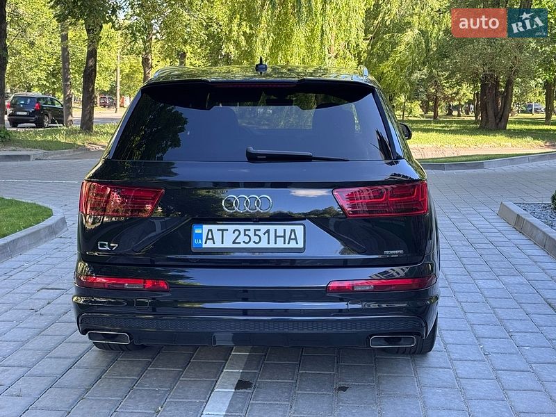 Позашляховик / Кросовер Audi Q7 2017 в Рівному