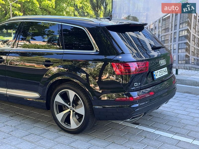Позашляховик / Кросовер Audi Q7 2017 в Рівному
