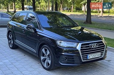Позашляховик / Кросовер Audi Q7 2017 в Рівному