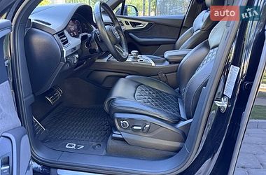 Позашляховик / Кросовер Audi Q7 2017 в Рівному