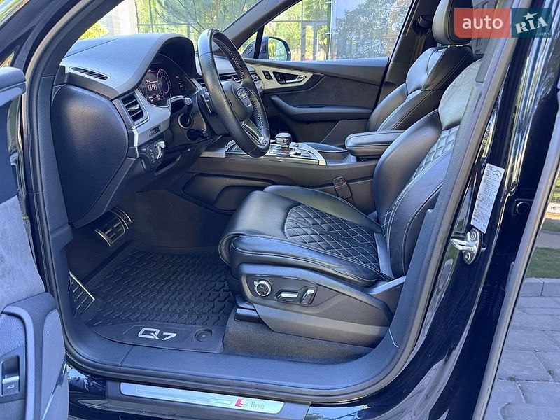 Позашляховик / Кросовер Audi Q7 2017 в Рівному