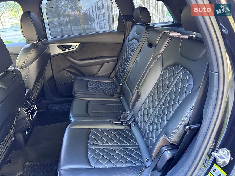 Позашляховик / Кросовер Audi Q7 2017 в Рівному