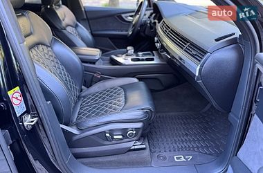 Позашляховик / Кросовер Audi Q7 2017 в Рівному