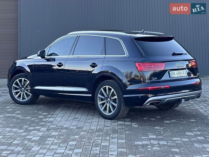 Позашляховик / Кросовер Audi Q7 2016 в Сарнах