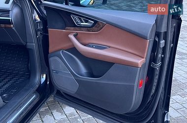 Позашляховик / Кросовер Audi Q7 2016 в Сарнах
