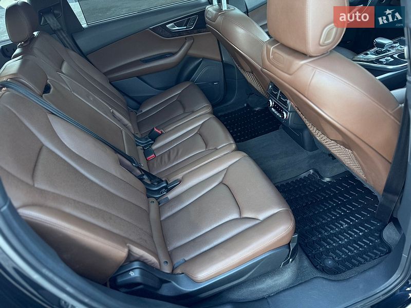 Позашляховик / Кросовер Audi Q7 2016 в Сарнах