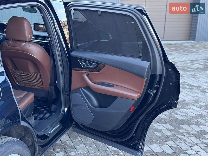 Позашляховик / Кросовер Audi Q7 2016 в Сарнах