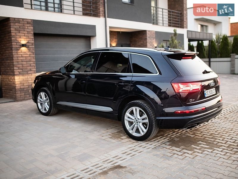 Позашляховик / Кросовер Audi Q7 2017 в Чернівцях