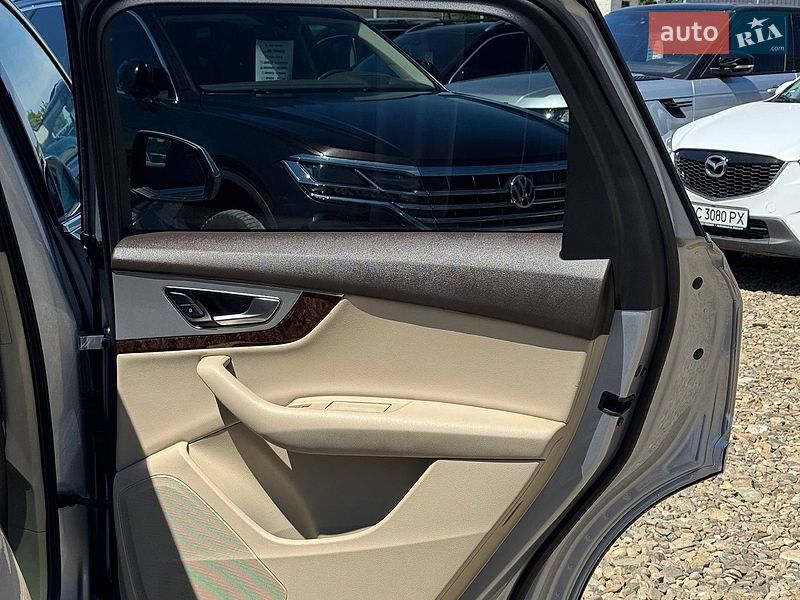 Внедорожник / Кроссовер Audi Q7 2017 в Стрые
