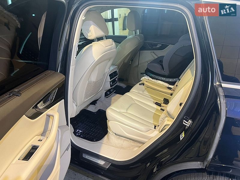 Внедорожник / Кроссовер Audi Q7 2017 в Днепре