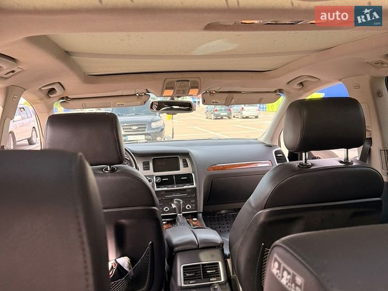 Позашляховик / Кросовер Audi Q7 2010 в Нововолинську