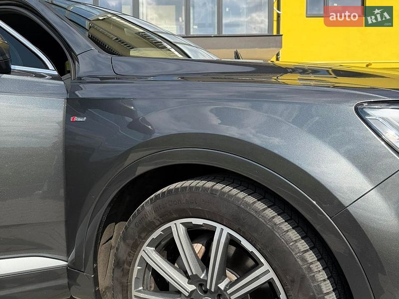 Позашляховик / Кросовер Audi Q7 2017 в Луцьку