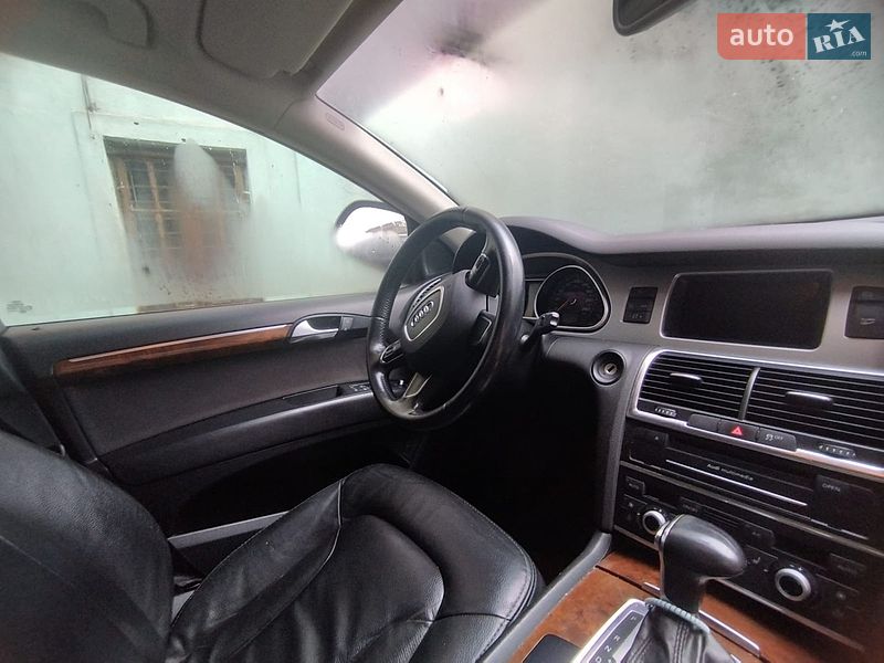 Позашляховик / Кросовер Audi Q7 2013 в Чернівцях
