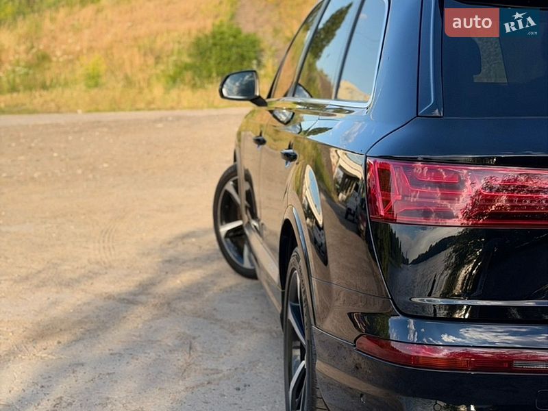 Позашляховик / Кросовер Audi Q7 2017 в Києві фото 14 Позашляховик / Кросовер Audi Q7 2017 в Києві