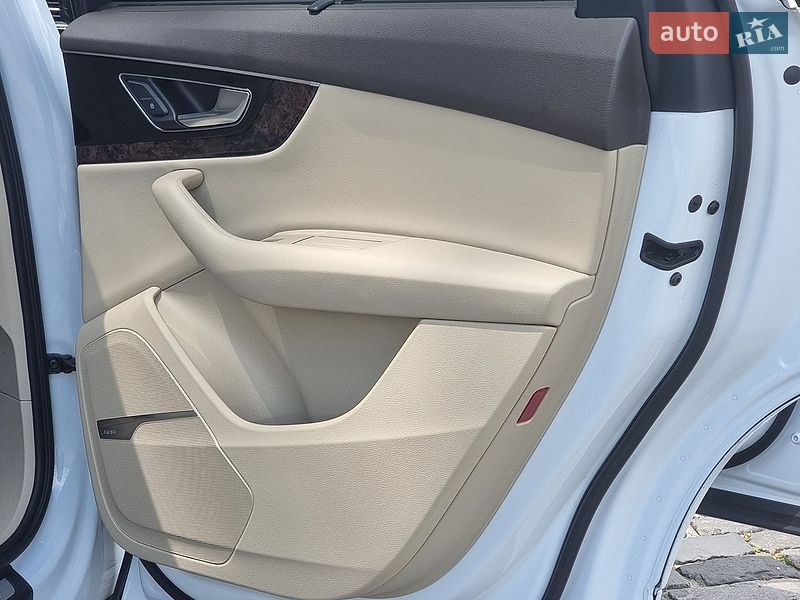Внедорожник / Кроссовер Audi Q7 2017 в Киеве