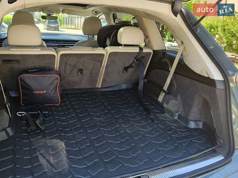 Позашляховик / Кросовер Audi Q7 2016 в Львові