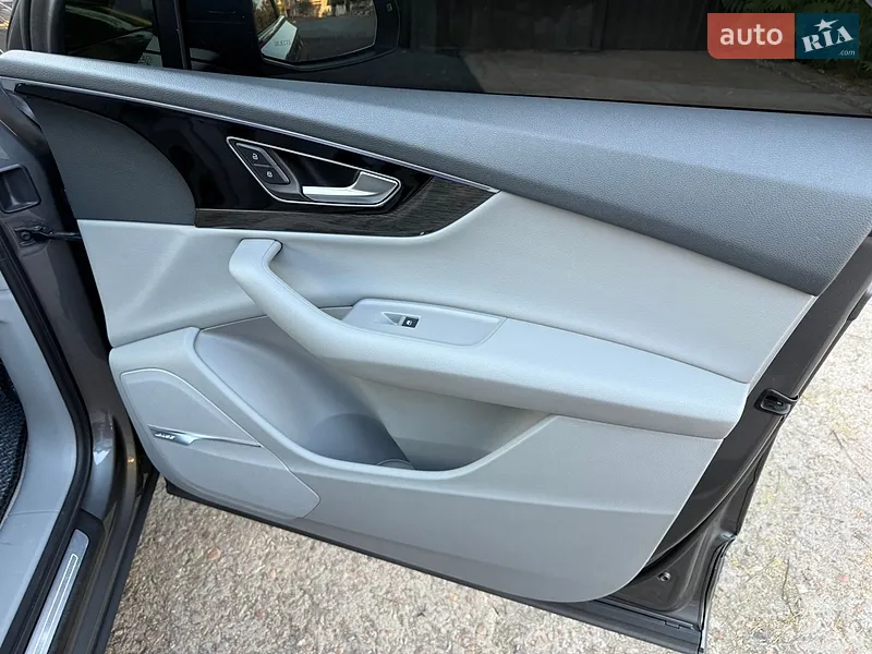 Audi Q7 2017 VIN WA1VAAF72JD011146 фото оголошення 39 з 118