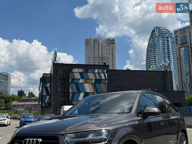 Внедорожник / Кроссовер Audi Q7 2017 в Киеве